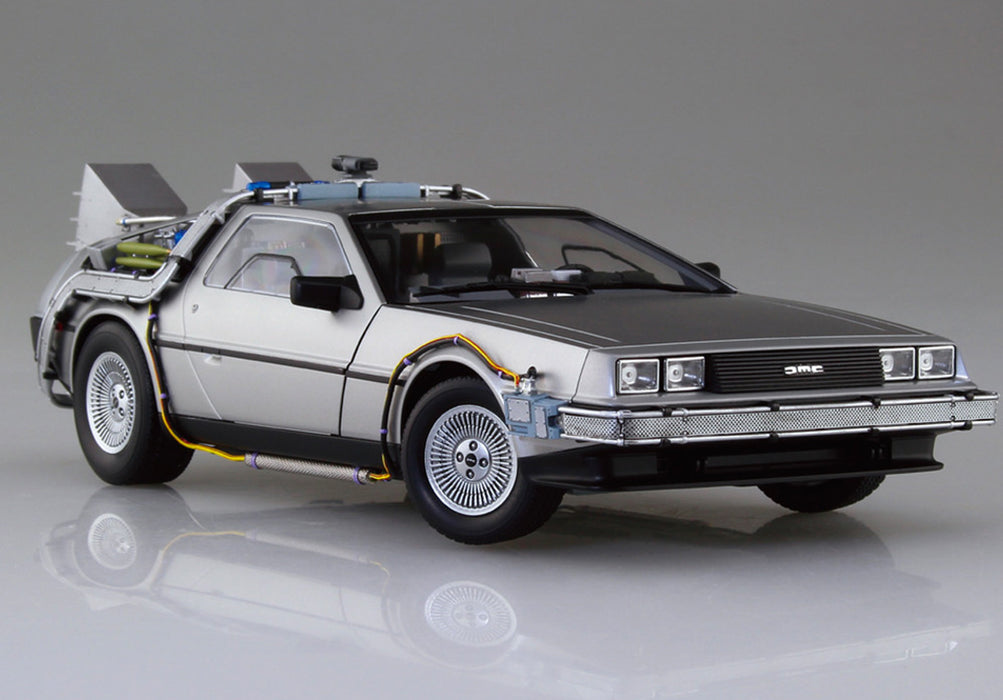 Aoshima 06436 DeLorean Time Machine From Back To The Future Part 1 - 1/24 Scale Model Kit