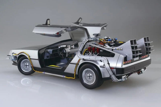 Aoshima 06436 DeLorean Time Machine From Back To The Future Part 1 - 1/24 Scale Model Kit