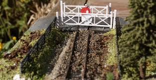 Airfix 01615-9 Level Crossing Plastic Kit - OO/HO Scale Pre-Owned