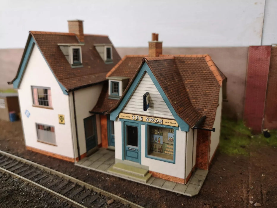 SuperQuick Model Kits Series B No 21, 'The Swan' Inn Card Kit - OO Gauge